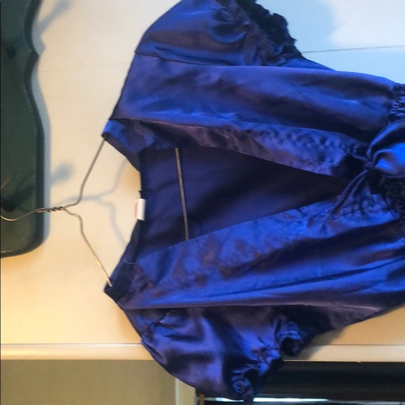 Silky v neck blouse with tie up front. Size small - Picture 3 of 3